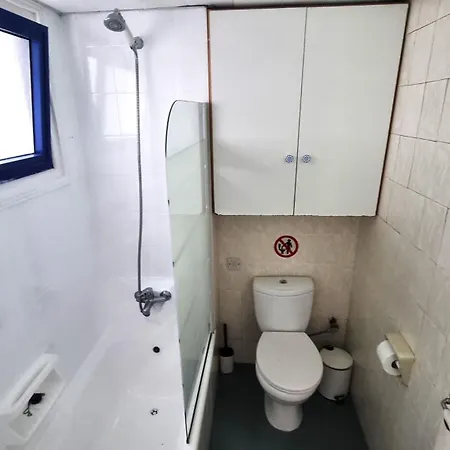 Bright 1br Retreat - 5 Min Walk To The Ларнака