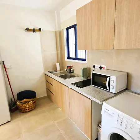 Апартаменти Bright 1br Retreat - 5 Min Walk To The *